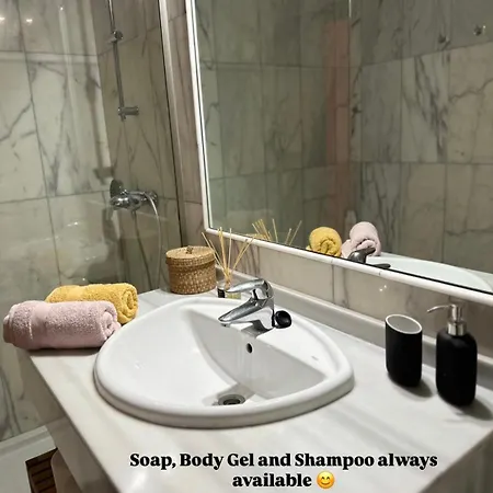 Modern In A Magnificent Mountain Apartamento Estepona